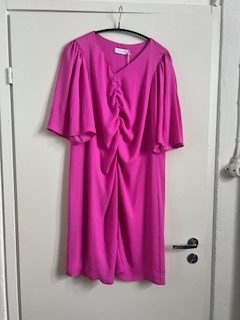 Katri Niskanen, Usma dress, pinki, l