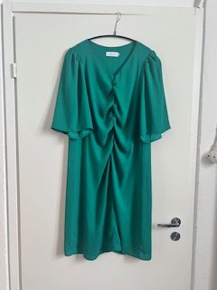 Katri Niskanen, Usma dress, green, m